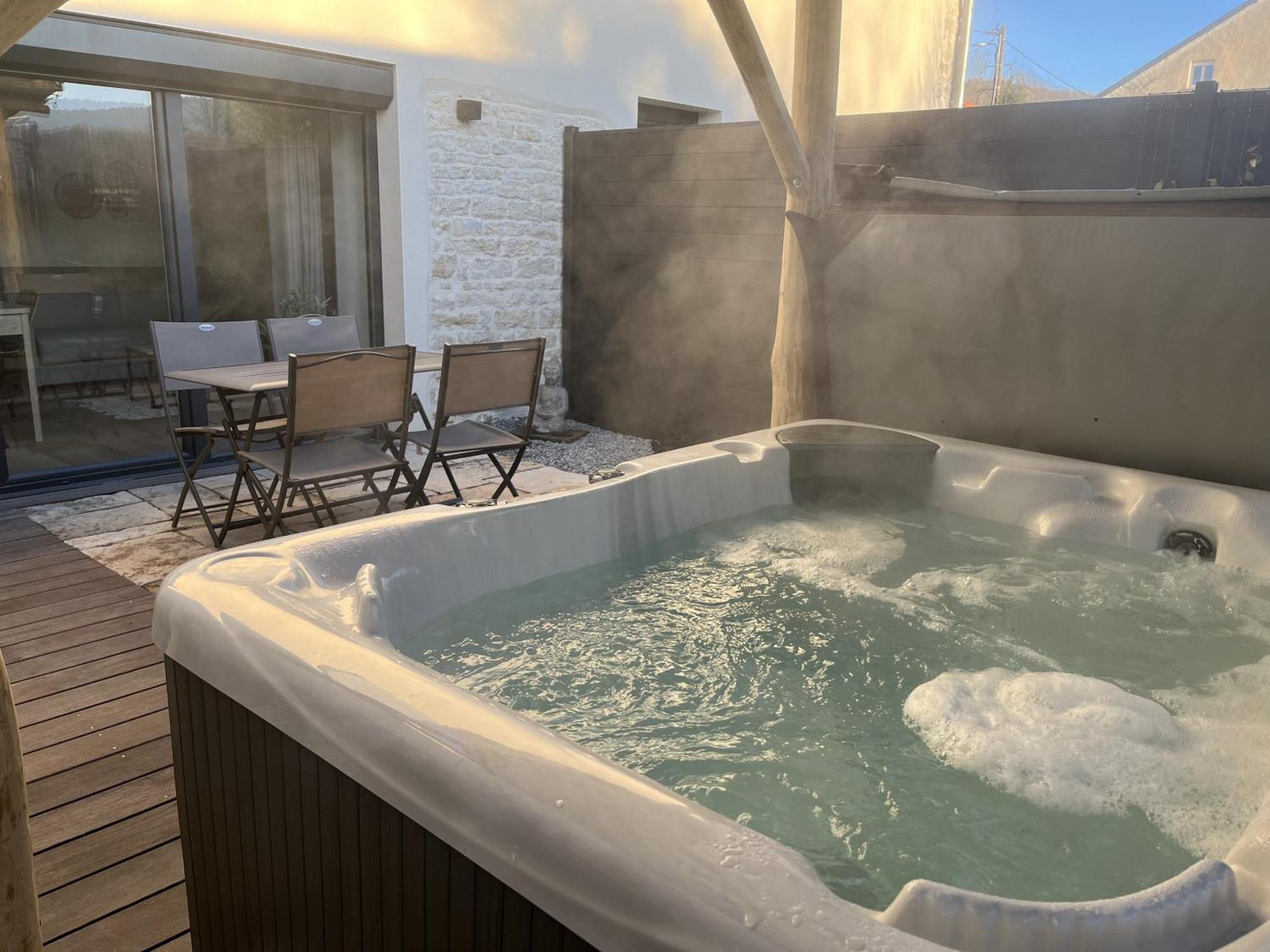 Sejour Detente - Appart'Hotel N 1 Avec Jaccuzi, Piscine Et Petit-Dejeuner Chouzelot Εξωτερικό φωτογραφία