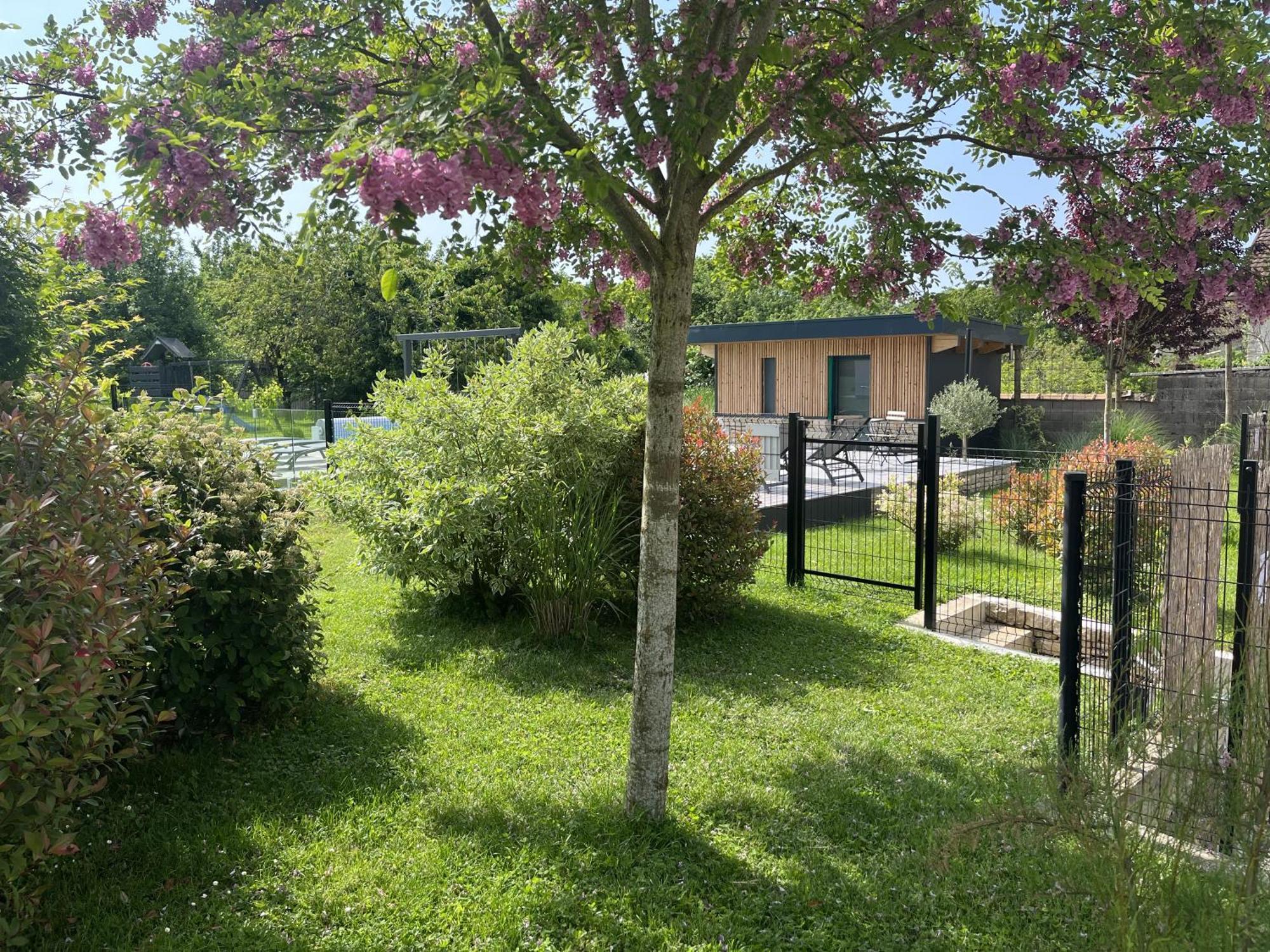 Sejour Detente - Appart'Hotel N 1 Avec Jaccuzi, Piscine Et Petit-Dejeuner Chouzelot Εξωτερικό φωτογραφία